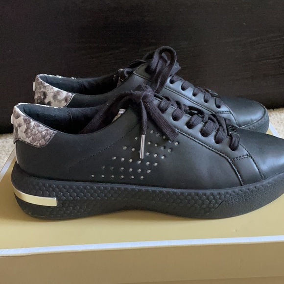 Michael Kors Sneaker - Picture 2 of 4